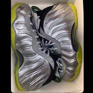 Air Foamposite One Prm - “Metallic Camo”

Condition: Pre-Owned; Great condition